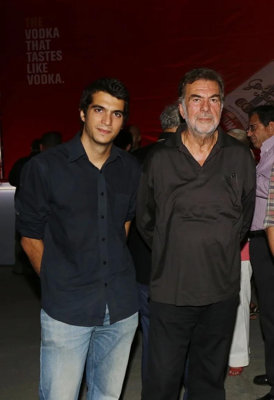 Λάκης Κομνηνός: Ο μικρότερος γιος του, Δημήτρης, έγινε 27 – Πήρε την γοητεία και την ομορφιά του πατέρα του