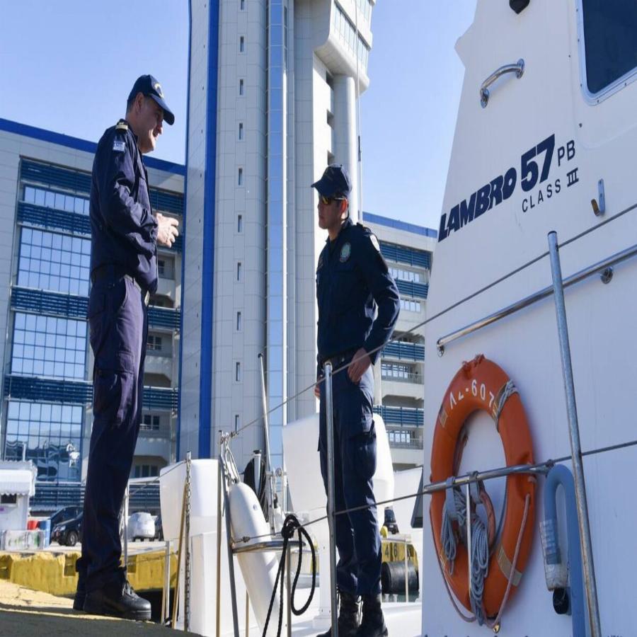 Διάσωση 5χρονου κοριτσιού στον Πειραιά: «Βούτηξα χωρίς να το σκεφτώ» λέει ο λιμενικός που έσωσε την 5χρονη