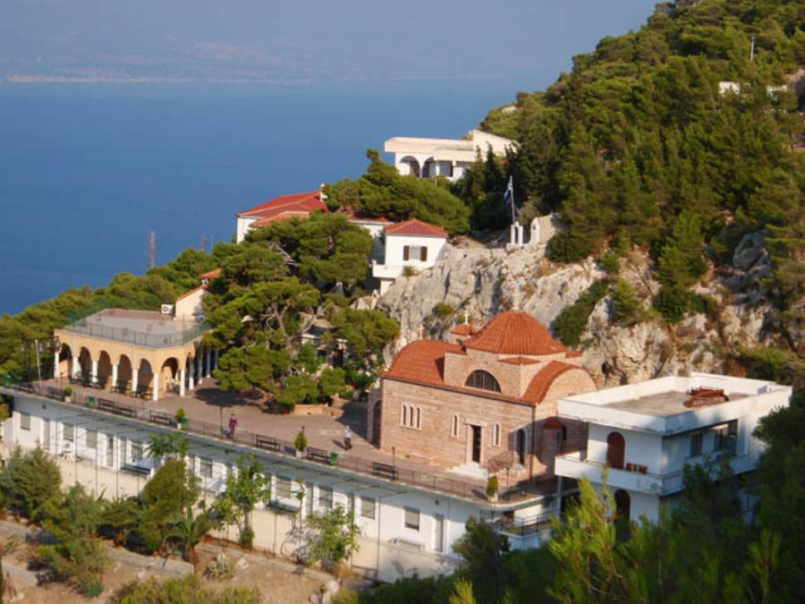 Η Ιερά Μονή Αγίου Παταπίου στο Λουτράκι όπου φυλάσσεται η Τιμία Κάρα της Αγίας Υπομονής