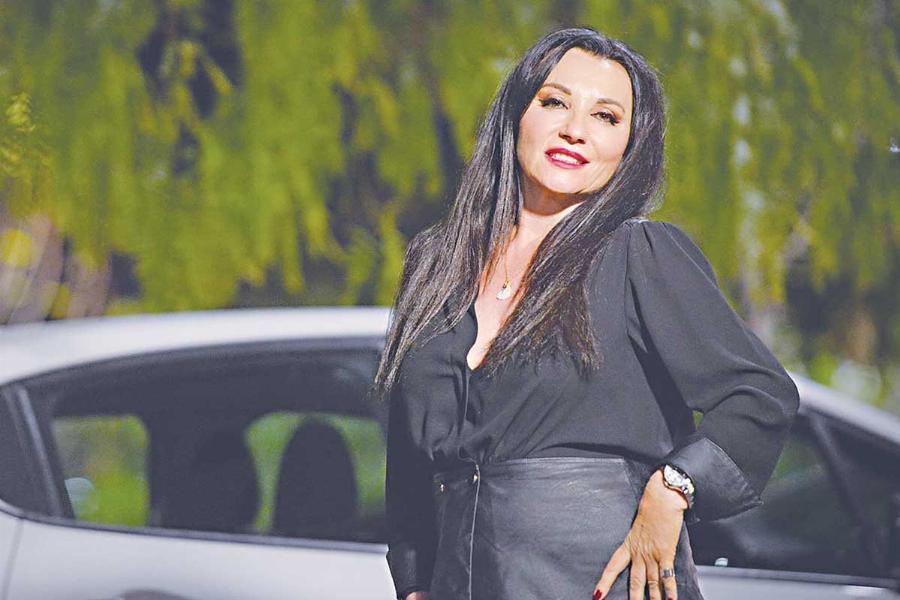 Πόπη Μαλλιωτάκη: Οι σπουδές στη νοσηλευτική, ο γάμος με τον Λαζαρίδη, η καριέρα στο τραγούδι, τα οικογενειακά προβλήματα και ο γιος της