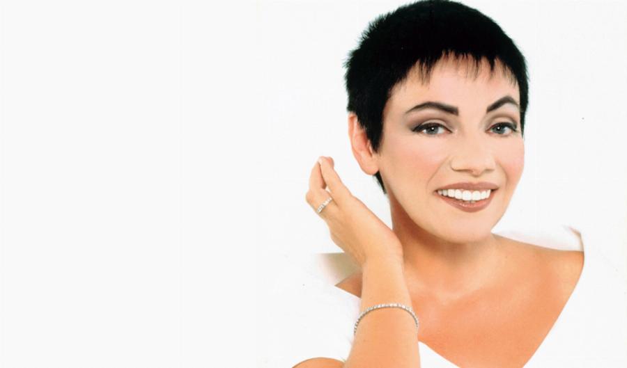 Μαλβίνα Κάραλη: Οι 2 γάμοι, τα 3 παιδιά, οι ατάκες που έγραψαν ιστορία, η καριέρα στην τηλεόραση και ο ξαφνικός θάνατος στα 50