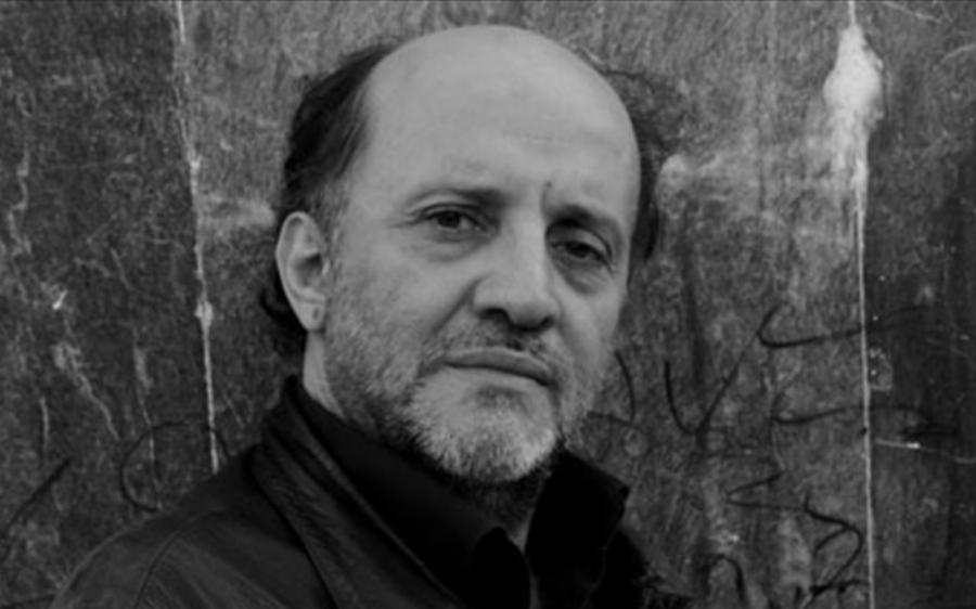 Μάνος Βακούσης: Ο χωρισμός που τον τσάκισε, η άγνωστη δουλειά στο νεκροτομείο, η νέα σύντροφος και τα 30 χρόνια διαφοράς