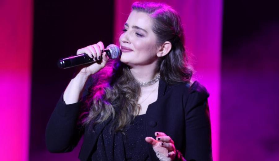 Μαρία Κίτσου: Η άγνωστη καταγωγή, οι σπουδές στη Θεολογία, η αναγνώριση στις «Άγριες Μέλισσες» και ο ξαφνικός θάνατος του μπαμπά της