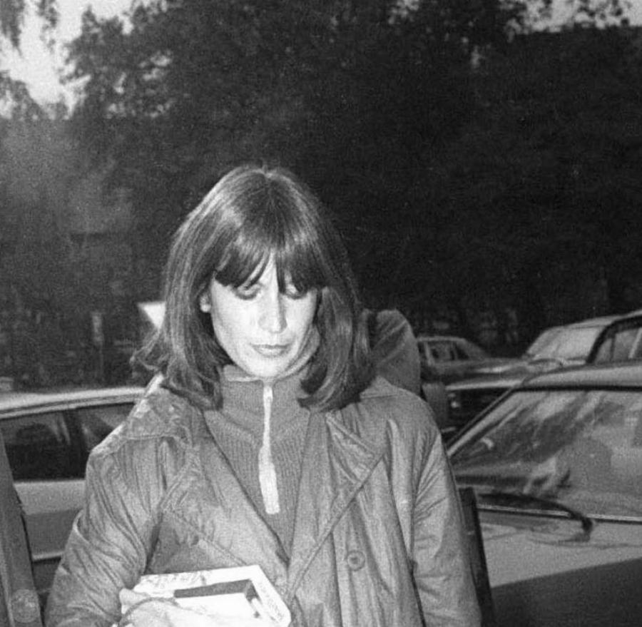 Μπήκε στο δικαστήριο και «γάζωσε» με 8 σφαίρες τον βιαστή και δολοφόνο της κόρης της: Η εκδίκηση της μάνας