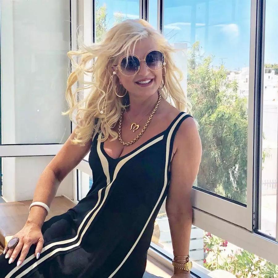 Μαρίνα Πατούλη: Με πανάκριβο σύνολο στα στενά της Μυκόνου – Εντυπωσίασε τους πάντες