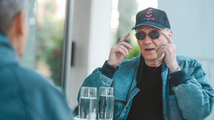 Νίκος Μαστοράκης: Η απαγορευμένη φωτογραφία Ωνάση-Κένεντι, η παρουσία του στο ξεκίνημα της τηλεόρασης και η δημόσια κατακραυγή