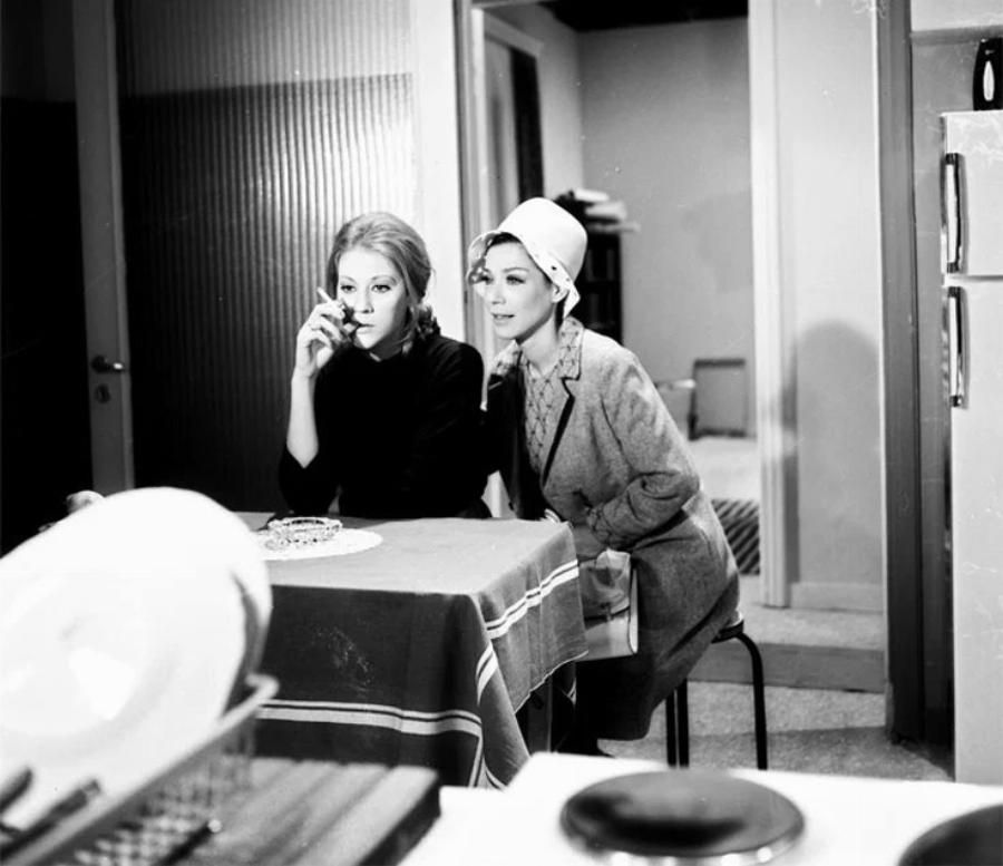 Μέλπω Ζαρόκωστα: Η νοσηλεία της μητέρας της σε ψυχιατρείο, ο μυστικός γάμος στα 17 της χρόνια και η άνιση μάχη με τον καρκίνο