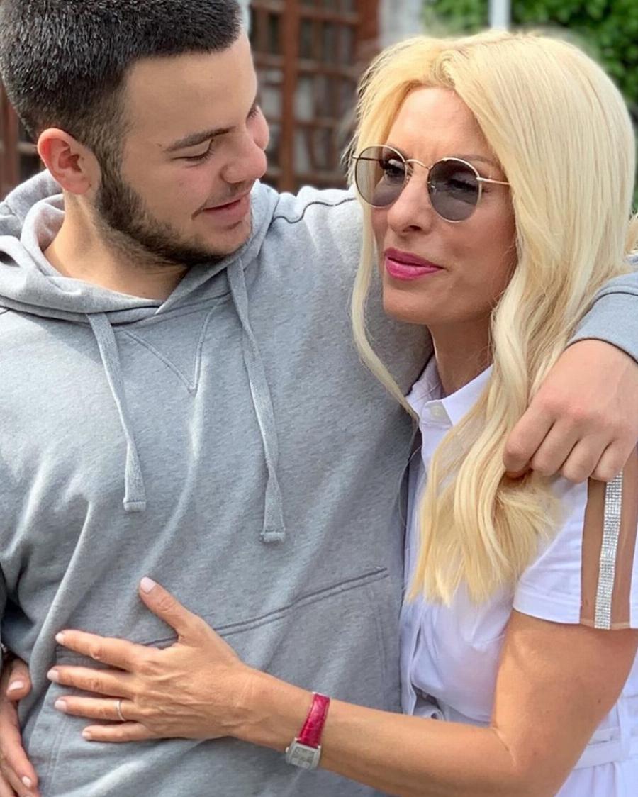 Η πόζα της Ελένης Μενεγάκη με το γιο της και τη Γαία Μερκούρη στο πλοίο και το σχόλιο της Νατάσας Θεοδωρίδου