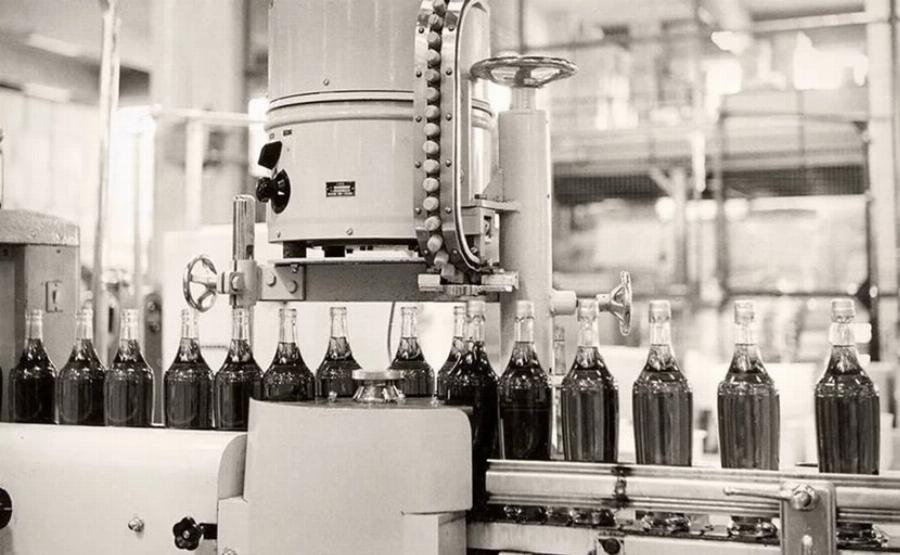 Το Ελληνικό ποτό από τα σοκάκια του Πειραιά που κατέκτησε τον κόσμο: Μetaxa