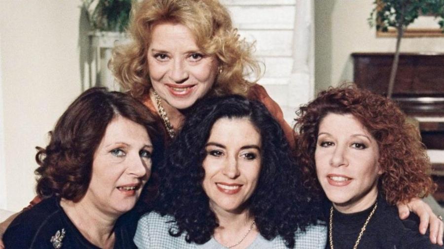 Μίνα Αδαμάκη: Το μεγάλο παράπονο, η κόντρα με τους γονείς, οι δυσκολίες στις «Τρεις Χάριτες» και η αιτία που δεν έκανε οικογένεια