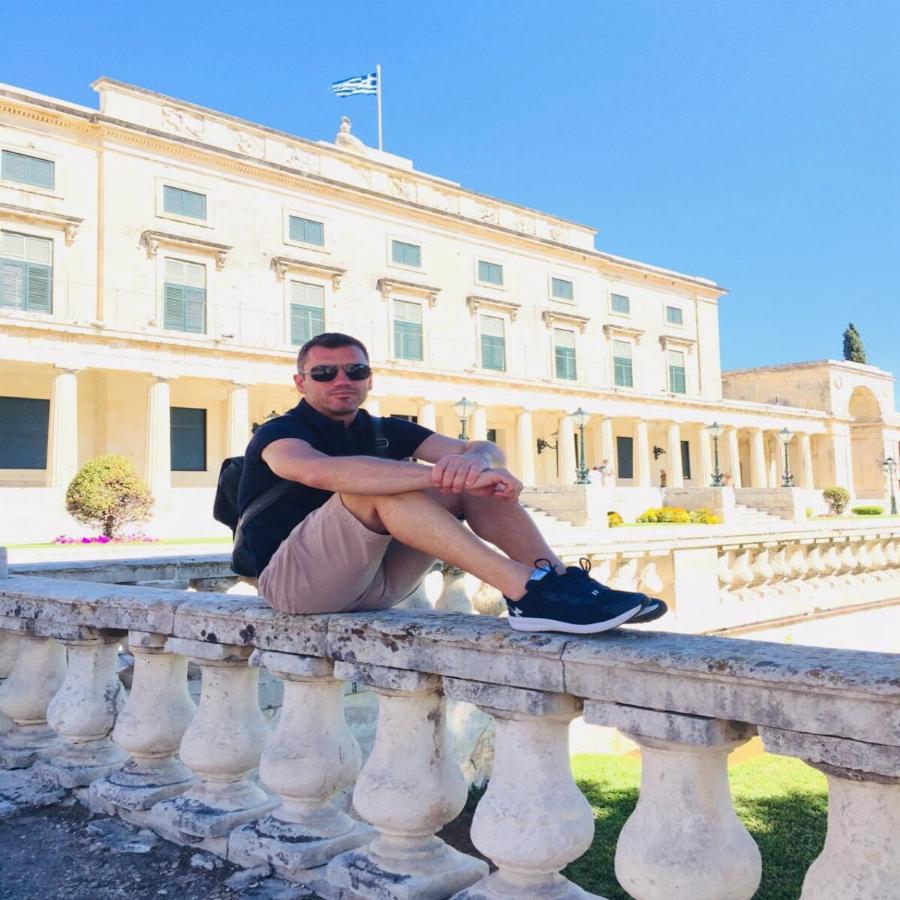 Ο Μιχάλης μεγαλώνει μόνος 4 παιδιά μετά τον χαμό της γυναίκας του: «Θέλω τα παιδιά μου να έχουν αξίες!»