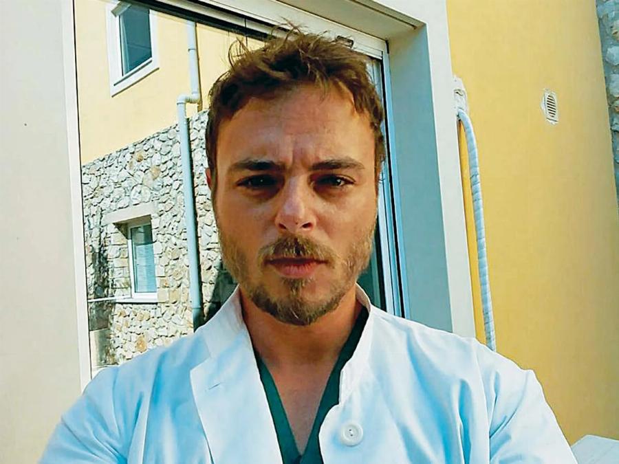 Από τραγουδιστής του Fame Story γιατρός σε δημόσιο νοσοκομείο: Ποιος θυμαται τον Νίκο Μίχα;