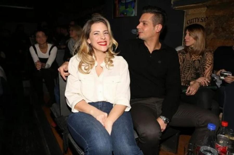 Νατάσα Μποφίλιου: Οι κρυφές συνήθειες, οι «2 πατεράδες και 2 μανάδες», η γνωριμία με τον σύζυγό της και ο γάμος στην Ταράτσα