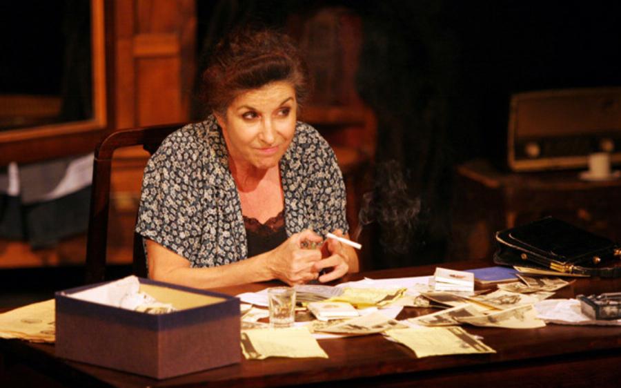 Νένα Μεντή: «Oι Τρεις Χάριτες ήταν η πρώτη μου επιτυχία, κι ας ήμουν 45 ετών. Ο χρόνος δεν με απασχολεί»