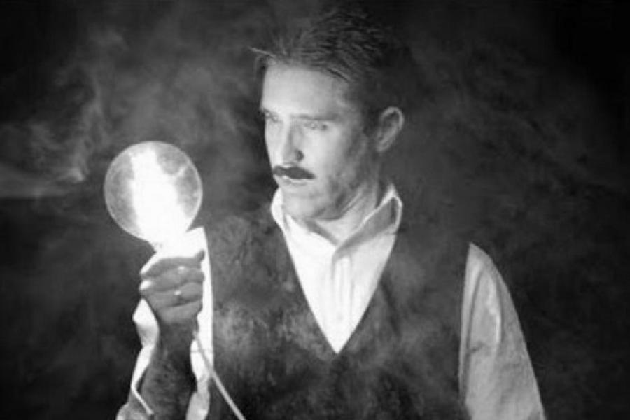 Νίκολα Τέσλα: Ο ιδιοφυής εφευρέτης του ηλεκτρικού ρεύματος που άλλαξε τον κόσμο, τα οικονομικά χρέη και η άγνωστη ζωή