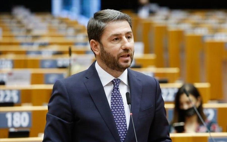 Έτοιμος για Πρωθυπουργός ο Ανδρουλάκης – Επανέφερε τον «Ήλιο» του ΠΑΣΟΚ