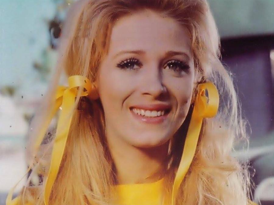 Νόρα Βαλσάμη: «Όλες μου οι φίλες πέθαναν. Με την Ζωή, κοιμόμασταν μαζί. Μη μου τη θυμίζεις την Βουγιουκλάκη»