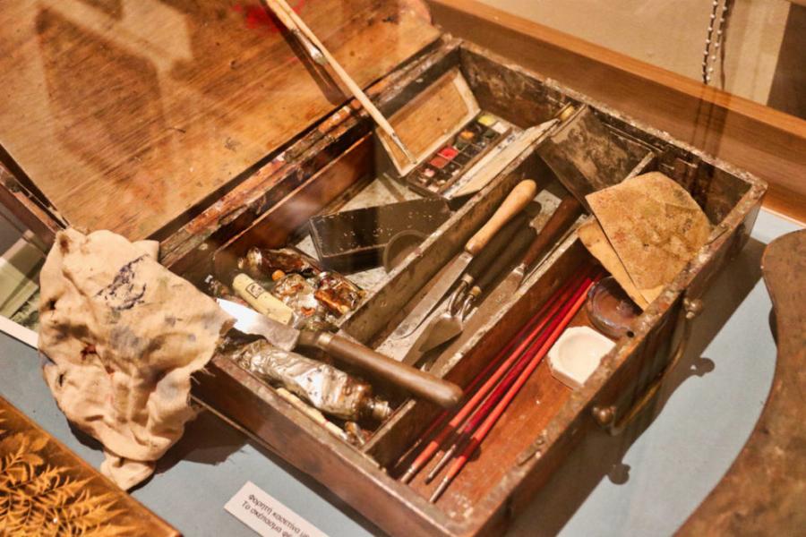 Αληθινή Ιστορία: Το «στοιχειωμένο» σπίτι στην Καλλιθέα, ο ανεκπλήρωτος έρωτας μιας ζωγράφου και ενός λογοτέχνη και το τραγικό τους τέλος