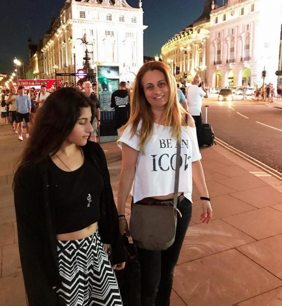 Χρήστος Σπανός: Ο θυελλώδης έρωτας και ο γάμος με την καθηγήτρια του, η κόρη τους και η τρυφερή φωτογραφία 16 χρόνια αργότερα