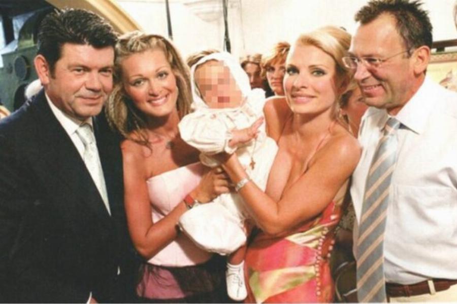 Οι κουμπαριές των Ελλήνων celebrities: Αυτοί είναι οι 6 νονοί και τα διάσημα βαφτιστήρια τους που περιμένουν λαμπάδα