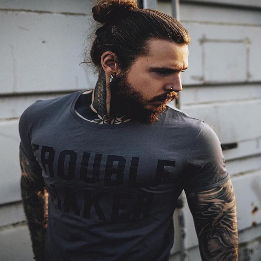 Απίστευτη Ιστορία: Παχύσαρκος νεαρός έχασε 75 κιλά, άφησε μούσι, μάκρυνε το μαλλί, έκανε τατουάζ και έγινε περιζήτητο μοντέλο