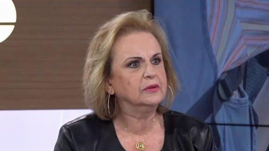 Ματίνα Παγώνη: “Βάφομαι και περιποιούμαι τον εαυτό μου γιατί βοηθά του ασθενείς μου. Κάθε καλοκαίρι πηγαίνω Μύκονο”