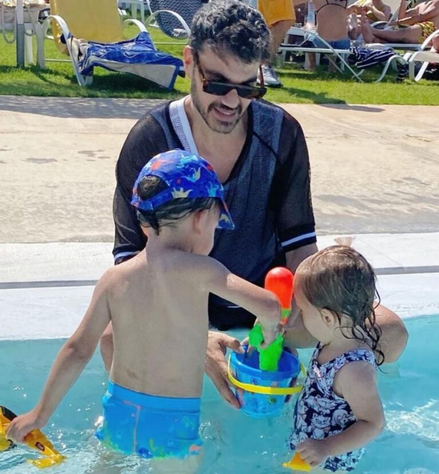 Παντελής Τουτουντζής: Η εξομολόγηση στους γονείς του, η ενασχόληση με το μακιγιάζ, ο σύζυγός του και η ζωή του με δύο παιδιά