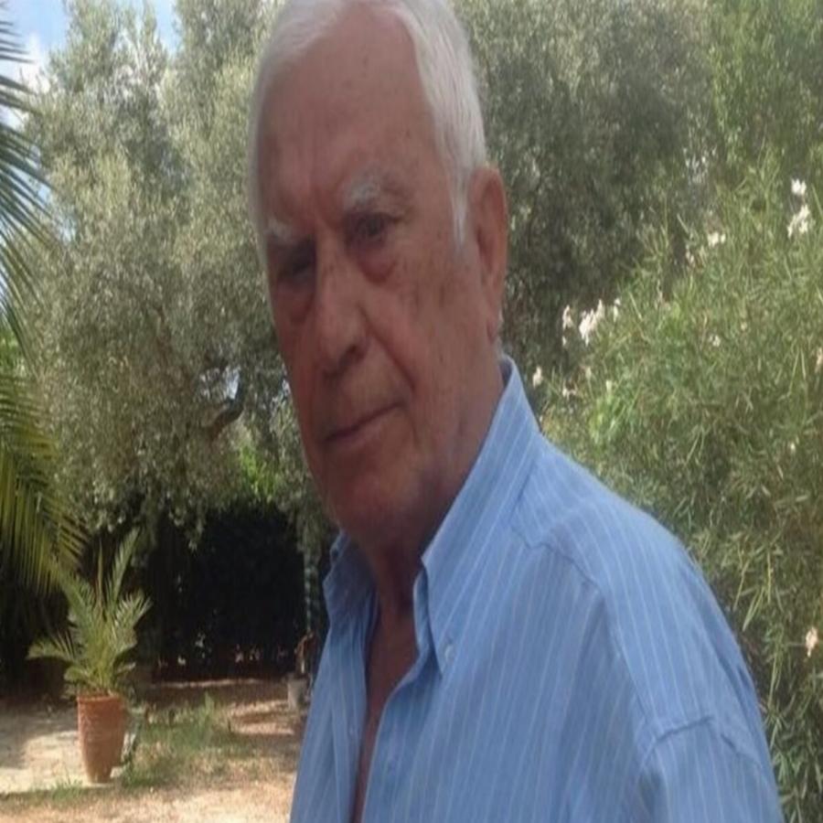 Παύλος Ξανθόπουλος: Είναι ο εγγονός του Νίκου Ξανθόπουλου, ο οποίος φημίζεται για την γοητεία του και κάνει περήφανο τον παππού του