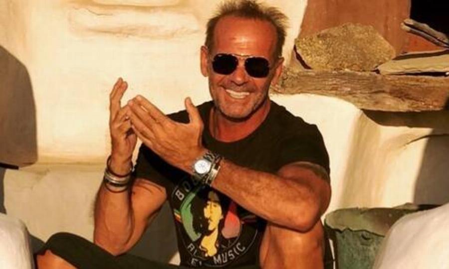 Πέτρος Κωστόπουλος: Το διαζύγιο με την Τζένη Μπαλατσινού, το σχόλιο για τον γάμο της πρώην συζύγου, η πτώχευση και η απώλεια που τον τσάκισε