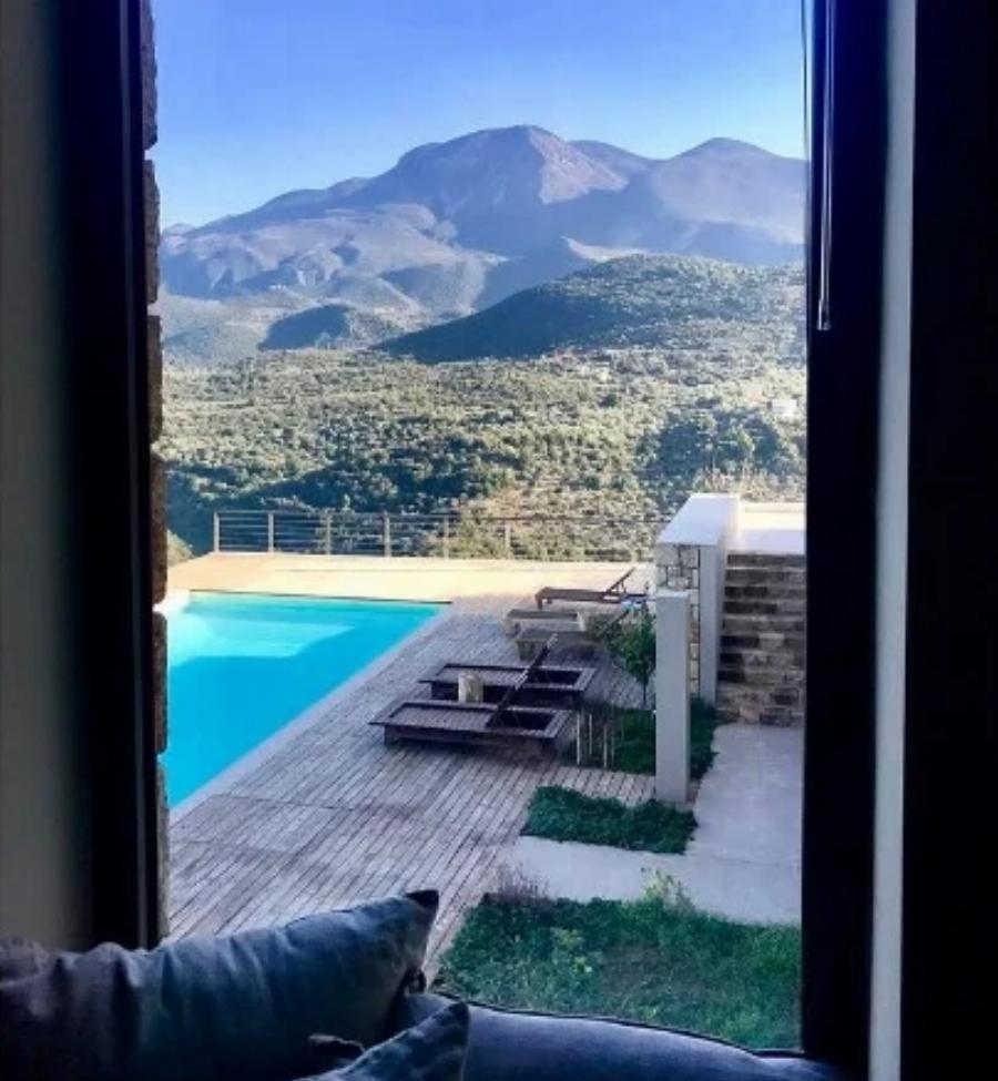 Αuτο είναι το ξενοδοχείο των Σταυροπούλου – Χατζηπαναγιώτη στην Μάνη: Πλούσιο πρωινό, πισίνα, θέα, μποστάνι