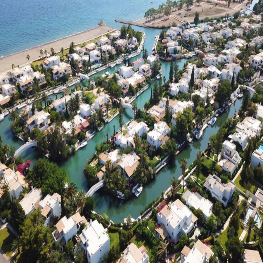 Απέχει μόλις δύο ώρες από την Αθήνα και το γνωρίζουν λίγοι: Το Μαϊάμι της Ελλάδας που θα σου κλέψει την καρδιά