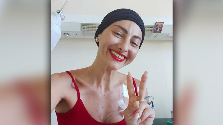 «Είμαι πολύ πιο αδύναμη…»: Γροθιά στο στομάχι η Ρεγγίνα Μακέδου λίγο πριν το 2ο χειρουργείο για τη λευχαιμία