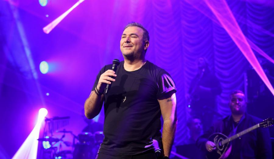 Αντώνης Ρέμος: Τα παιδικά χρόνια στη Γερμανία, η εξομολόγηση για την μητέρα του και ο ονειρικός γάμος με την Υβόννη Μπόσνιακ