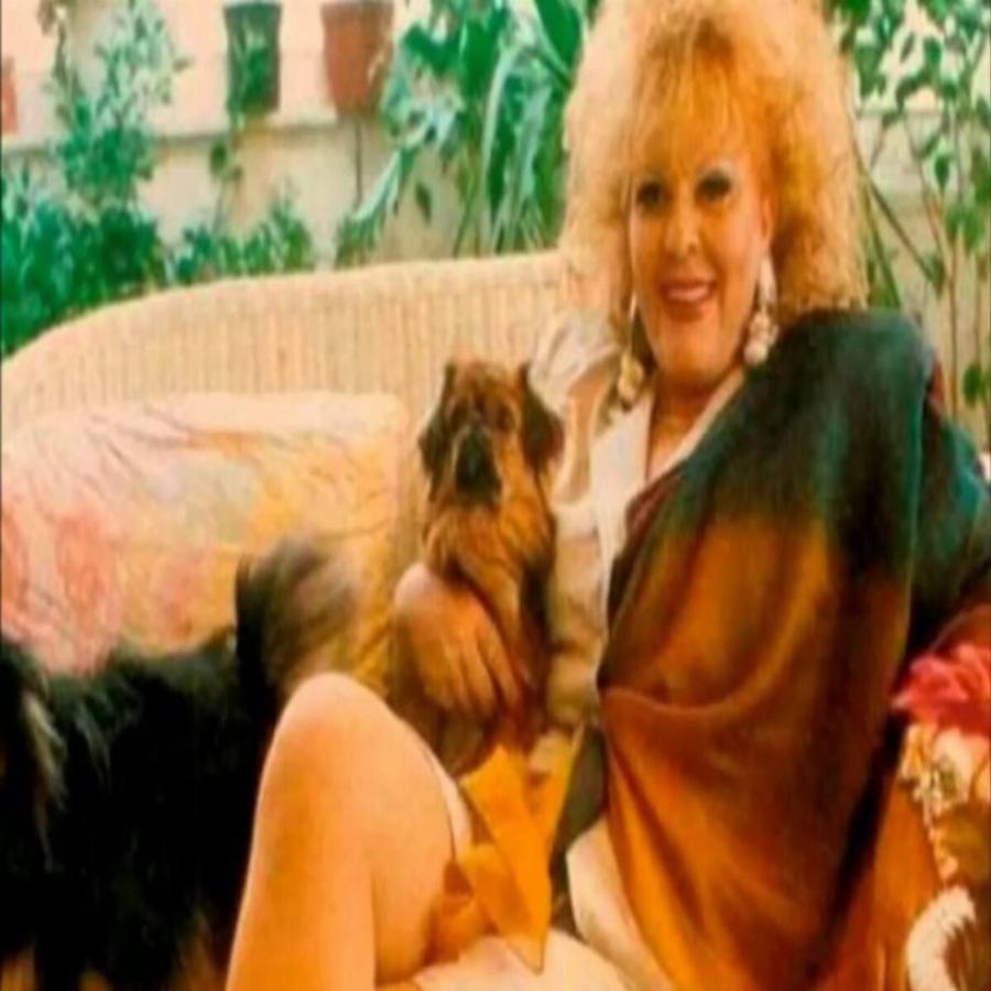 Ρίτα Σακελλαρίου: Ο γάμος στα 14, η καριέρα στα κρυφά, τα σουξέ που άφησαν εποχή, η ανεκπλήρωτη επιθυμία, και ο θάνατος που της τσάκισε τη ζωή