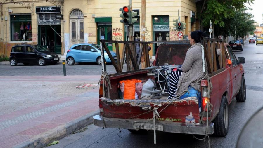 Η ιστορία της Σοφίας: «Βρήκα τον αδερφό μου μετά από 30 χρόνια. Τον είχαν κλέψει τσιγγάνοι και παντρεύτηκε στα 17»