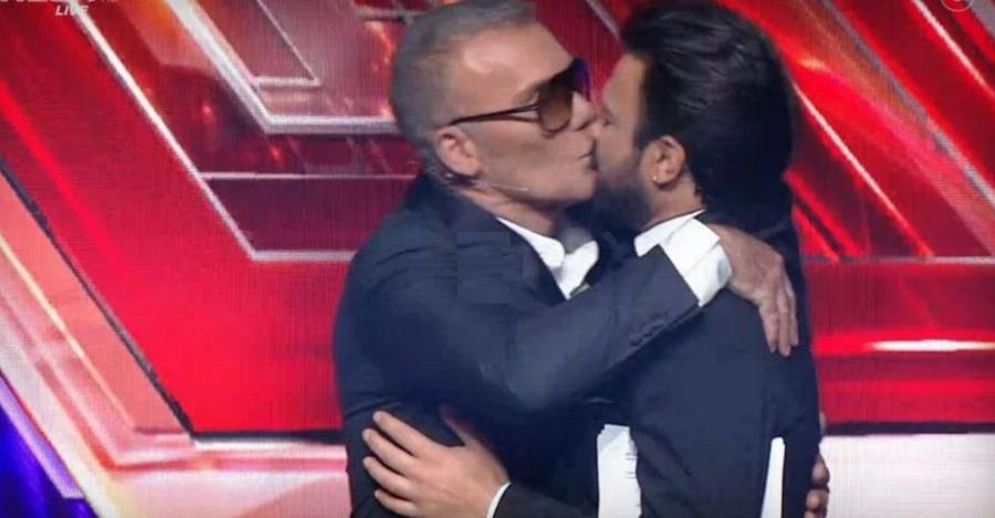 Ανδρέας Γεωργίου και Στέλιος Ρόκκος φιλήθηκαν στο στόμα στο X Factor