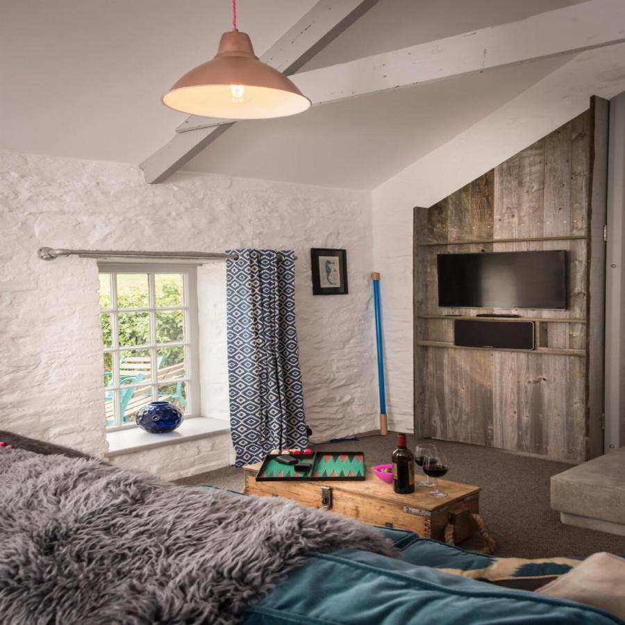 Ονειρεμένο σπίτι μέσα στα δέντρα: Εντυπωσιάζει τους πάντες με το εσωτερικό του