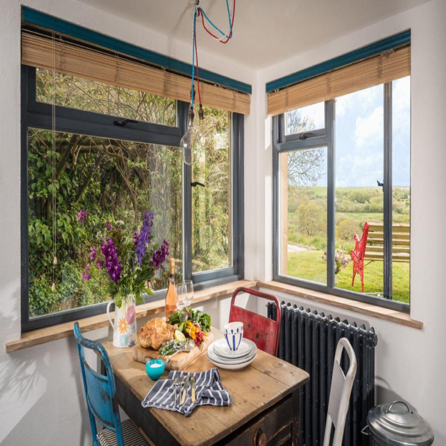 Ονειρεμένο σπίτι μέσα στα δέντρα: Εντυπωσιάζει τους πάντες με το εσωτερικό του