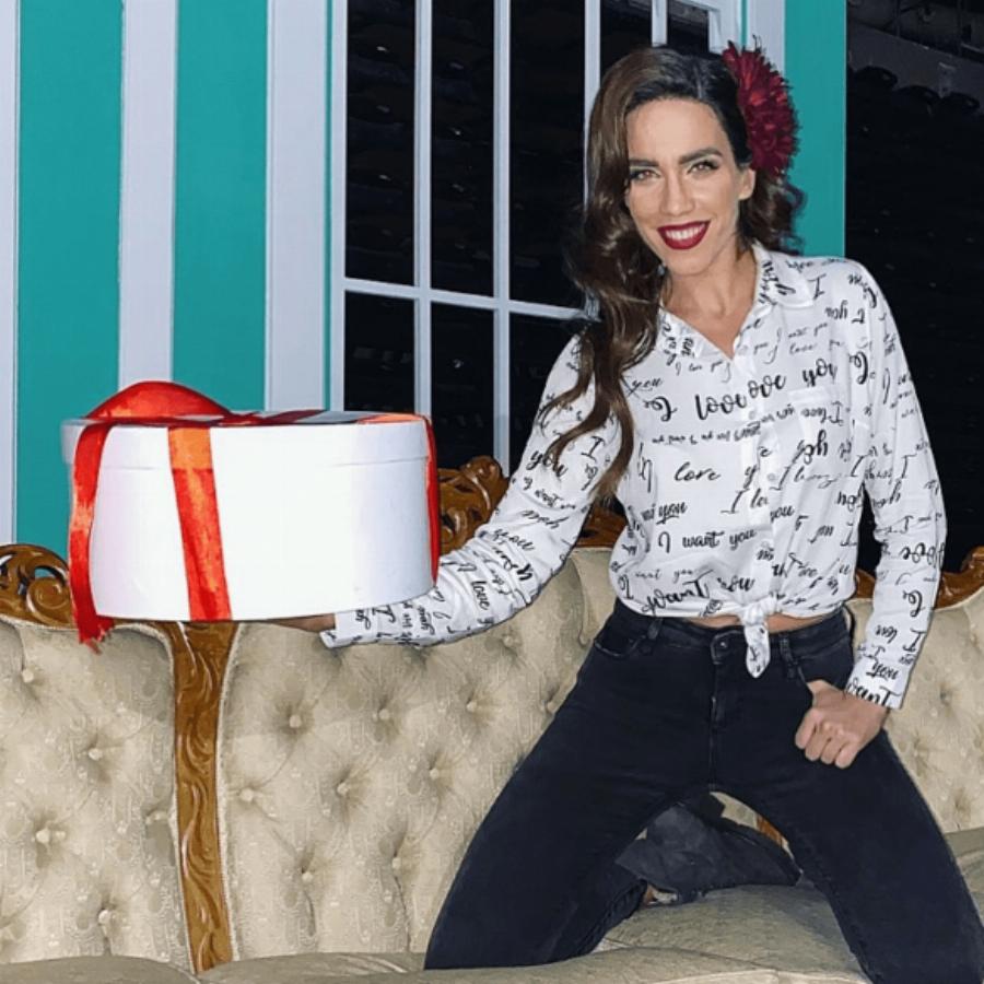 Κατερίνα Στικούδη: Το μαμαδίστικο σπίτι, ο ζεστός χώρος, τα δύο πιάνα στο σαλόνι, που κλέβουν την παράσταση και τα κλασικά έπιπλα