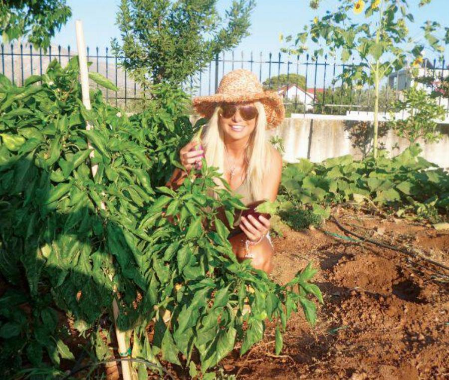 Στέλλα Μπεζεντάκου: Το τέλος στο τραγούδι, ο ευτυχισμένος γάμος που την άλλαξε, οι κρίσεις πανικού και η ατυχή εγκυμοσύνη