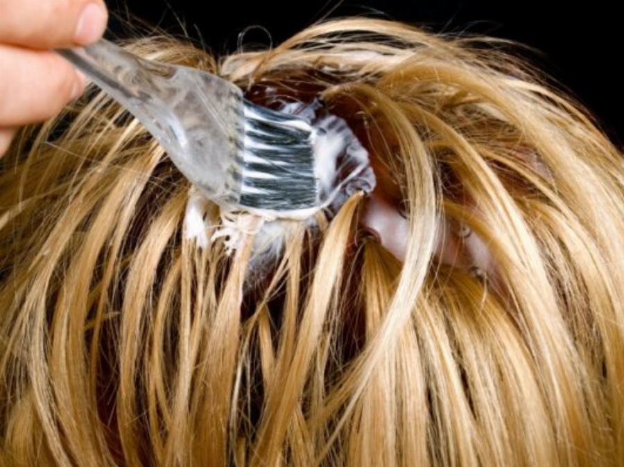Φροντίδα μαλλιών: Αυτά είναι τα 10 χειρότερα πράγματα που μπορείτε να κάνετε στα μαλλιά σας χωρίς να το γνωρίζετε