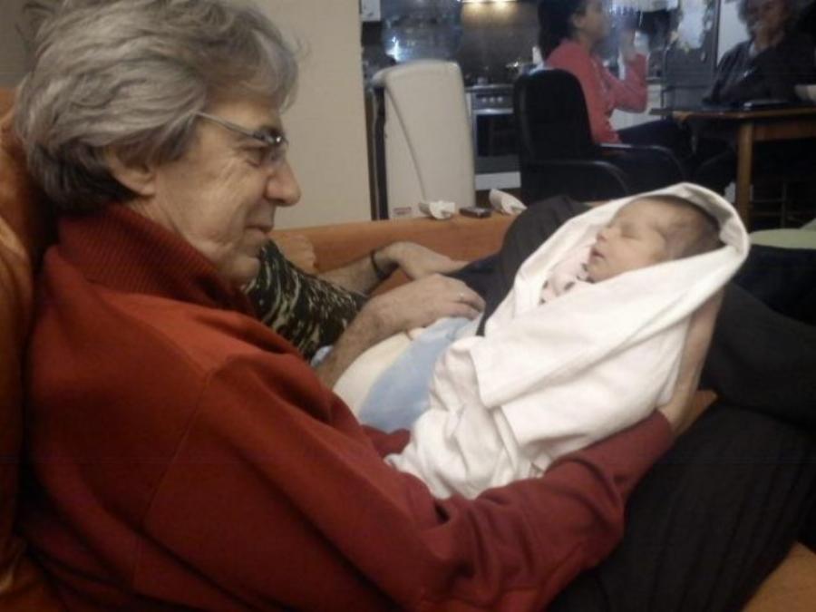 Τάσος Αλιφέρης: Η απίθανη ιστορία του γιατρού που έγινε δήμαρχος – Η σωτηρία του νησιού από την ερήμωση και οι προοδευτικές ενέργειες