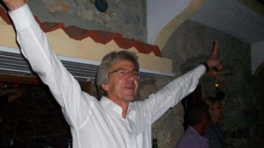 Τάσος Αλιφέρης: Η απίθανη ιστορία του γιατρού που έγινε δήμαρχος – Η σωτηρία του νησιού από την ερήμωση και οι προοδευτικές ενέργειες