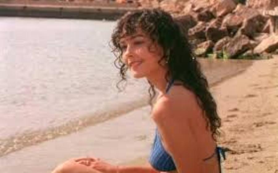 Τέτα Ντούζου: Το γλυκό κορίτσι, η μεγάλη επιτυχία και η ξαφνική απόσυρση από μια καριέρα γεμάτη φήμη και δόξα