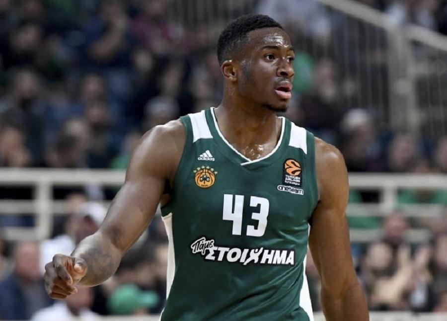 Είμαι ο Θανάσης Αντετοκούνμπο και γεννήθηκα στο Αρεταίειο