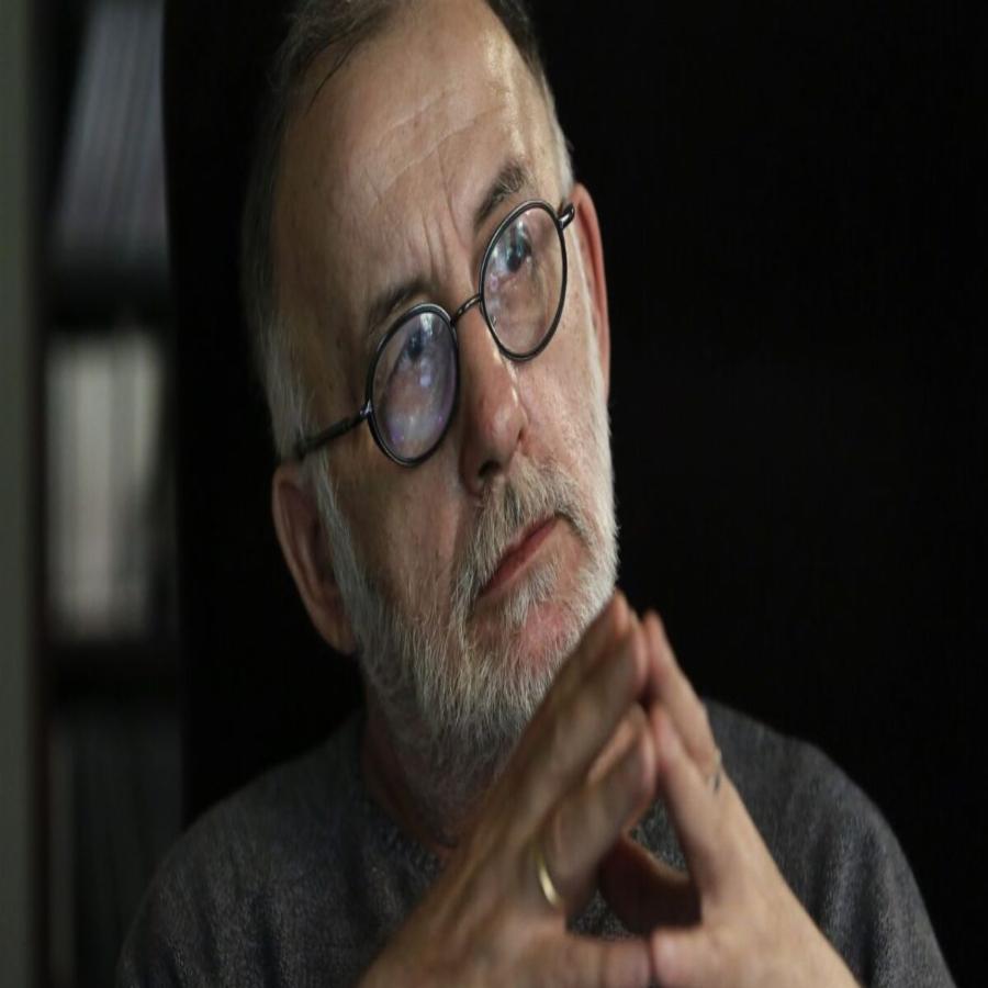 Θάνος Μικρούτσικος: H δολοφονία που τον στοίχειωσε, οι τρεις γάμοι, η μάχη με τον καρκίνο και το μήνυμα λίγο πριν το τέλος