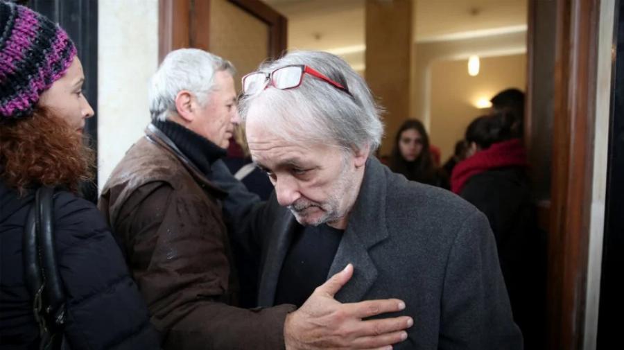 Θάνος Μικρούτσικος: H δολοφονία που τον στοίχειωσε, οι τρεις γάμοι, η μάχη με τον καρκίνο και το μήνυμα λίγο πριν το τέλος