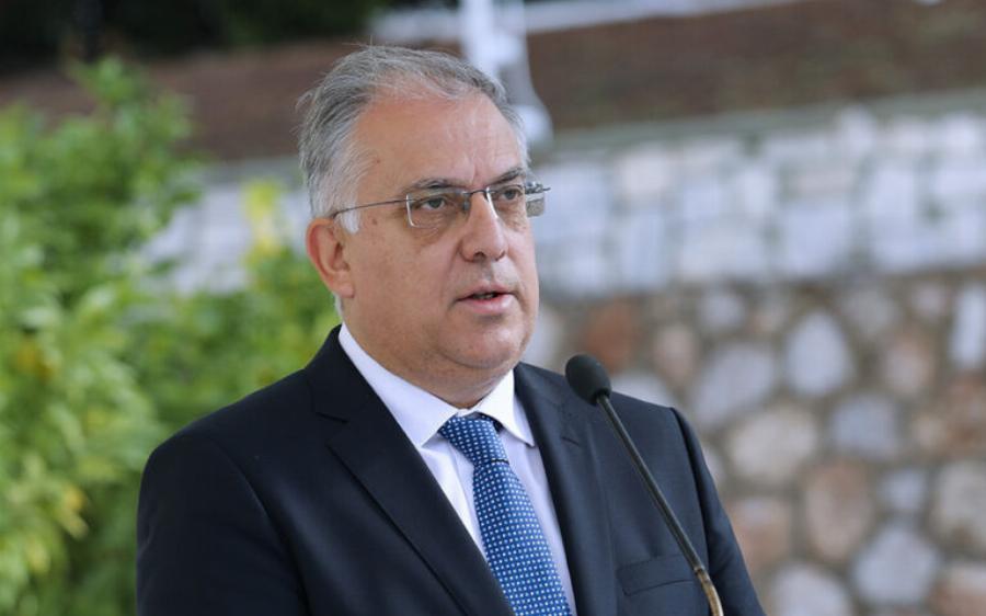 Τάκης Θεοδωρικάκος: Παρεμβαίνει για την κακοποίηση γάτας σε ψαροταβέρνα της Αιδηψού