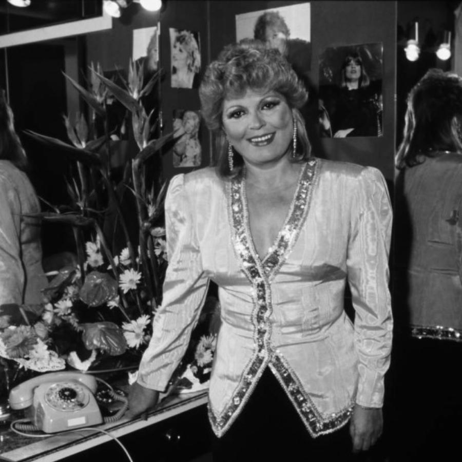 Ρίτα Σακελλαρίου: Η ταραχώδης ζωή της λαϊκής ντίβας, το ανεκπλήρωτο όνειρο και ο άδοξος θάνατός της