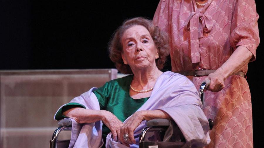 Τζένη Ρουσσέα: Η ζήλεια της Αλίκης Βουγιουκλάκη, ο γάμος της ηθοποιού, η κόρης της, η απειλή και το πένθος που ζει στα γενέθλιά της